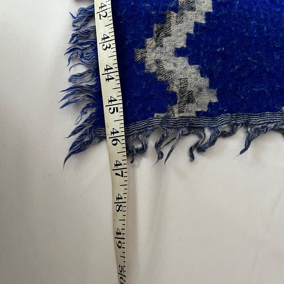 Wilfred / Aritzia wool blanket scarf, royal blue diamond - Picture 6 of 8